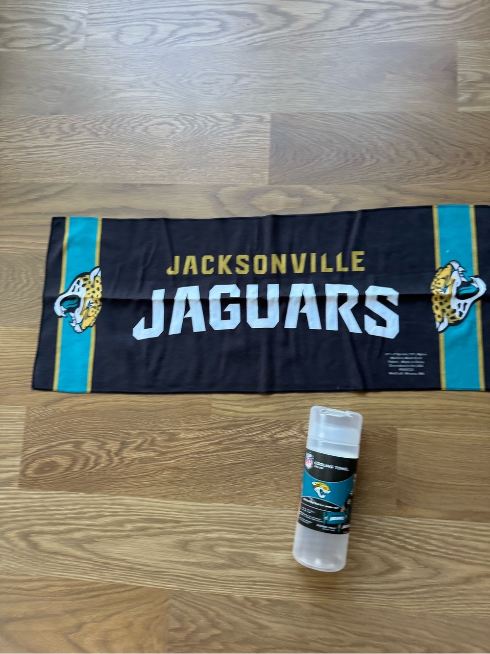 Official NFL Jacksonville Jaguars Cooling Towel New with Case